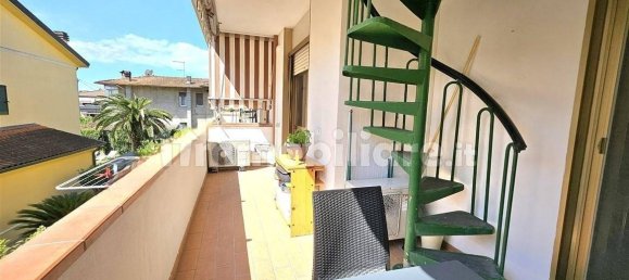 2 bedrooms Apartment in Massa, Italy No. 355236 2