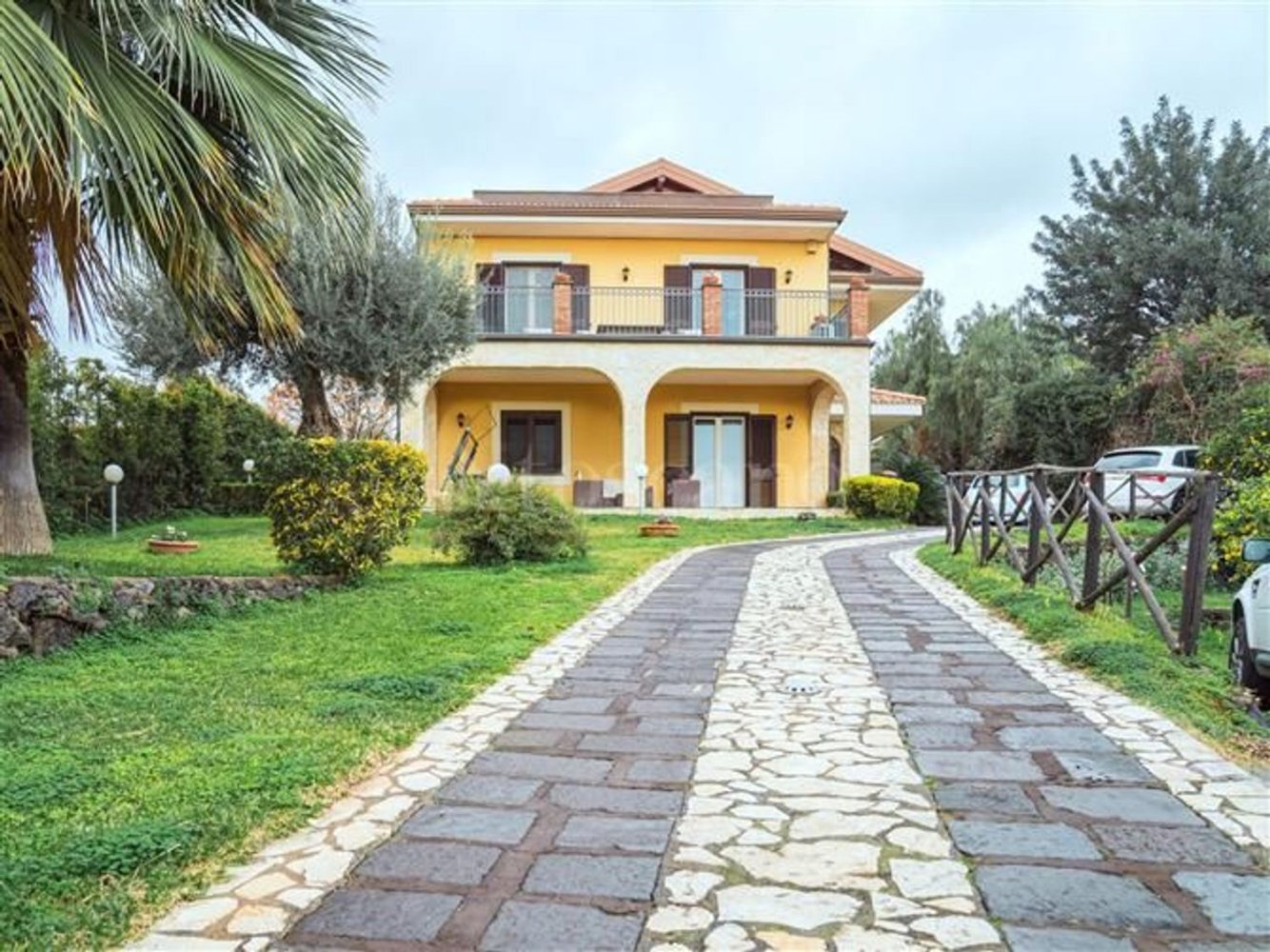 6-salle Villa à Catania, Italy No. 117058