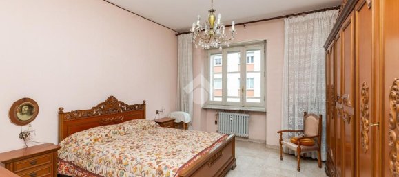 3 rooms Apartment in Turin, Italy No. 52623 3