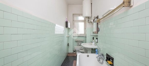 3 rooms Apartment in Turin, Italy No. 52623 19