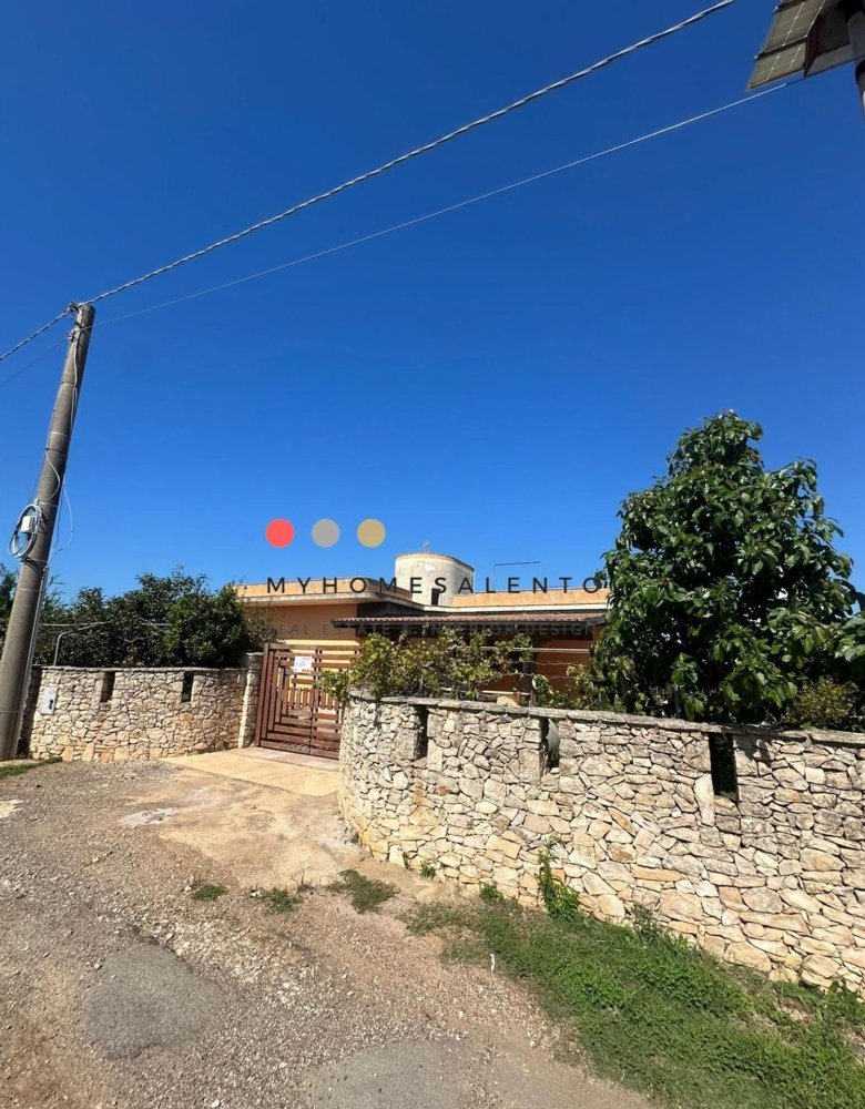 7-salle Villa à Gagliano del Capo, Italy No. 104315