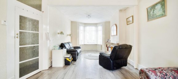 3 bedrooms House in London, United Kingdom No. 11420 7