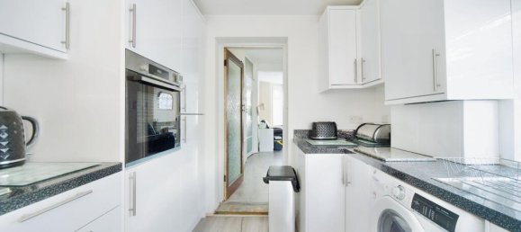 3 bedrooms House in London, United Kingdom No. 11420 3