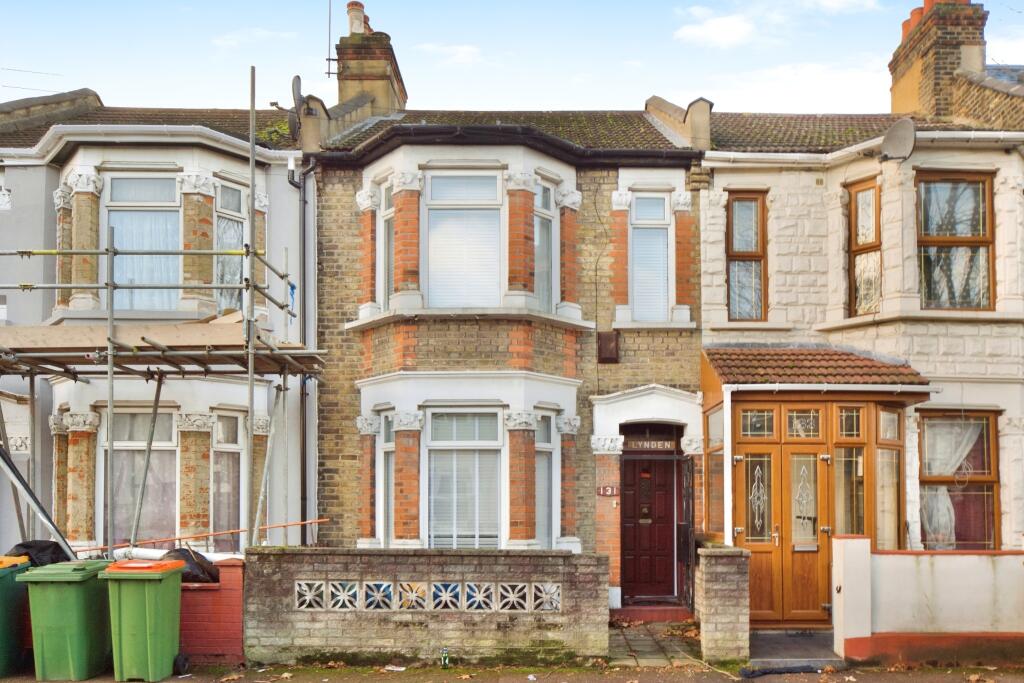 3 bedrooms House in London, United Kingdom No. 11420