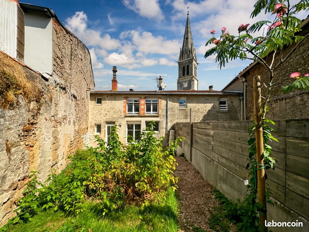 3 chambres Maison à Tiffauges, France No. 287884