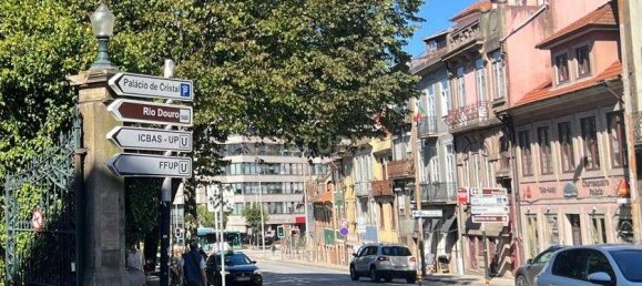 8 bedrooms Building in Porto, Portugal No. 135793 3