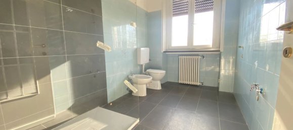 3 rooms Apartment in Ponte Lambro, Italy No. 66182 10
