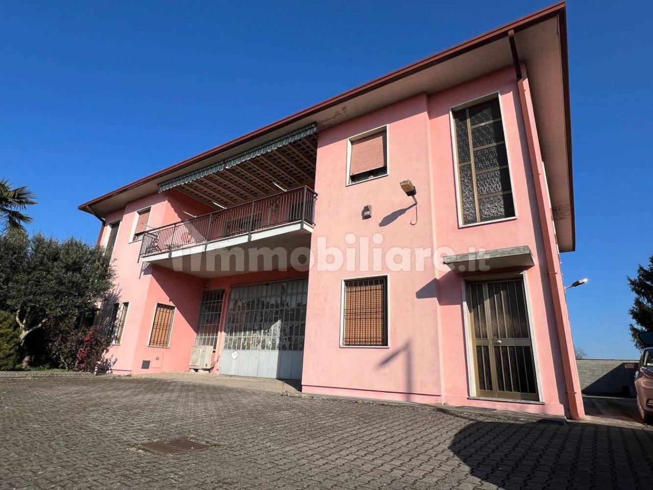 8 bedrooms House in Cremona, Italy No. 11999