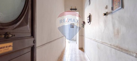 4 bedrooms Apartment in Naples, Italy No. 113173 2