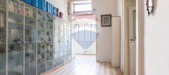 4 bedrooms Apartment in Naples, Italy No. 113173 4