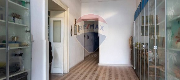 4 bedrooms Apartment in Naples, Italy No. 113173 3