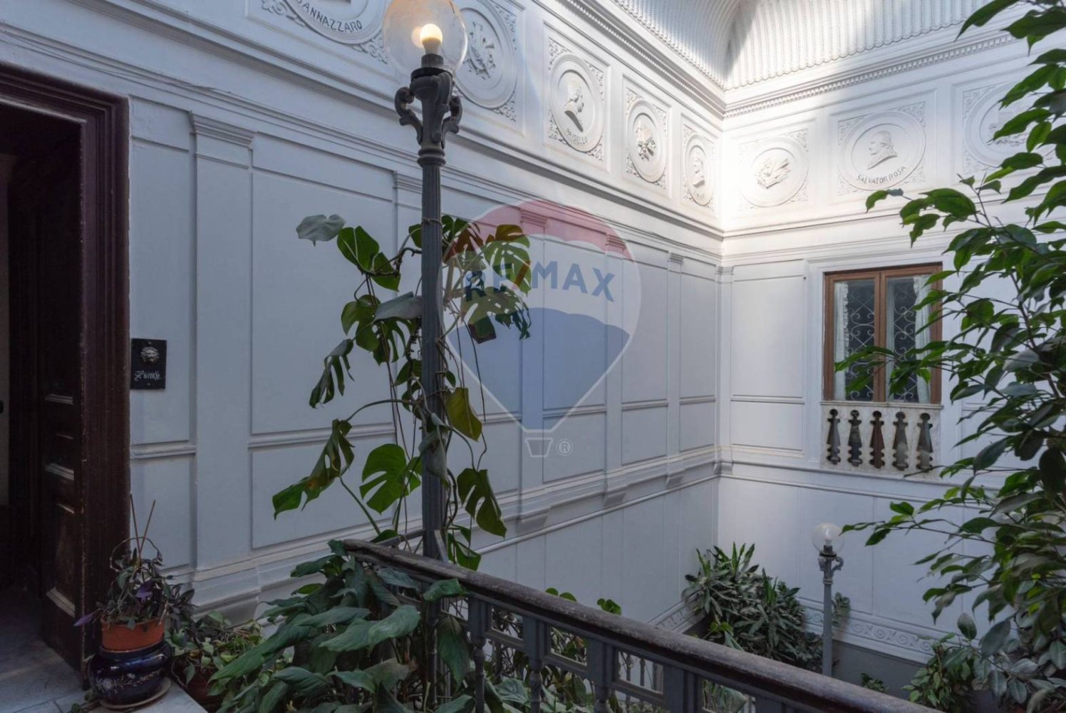 4 bedrooms Apartment in Naples, Italy No. 113173