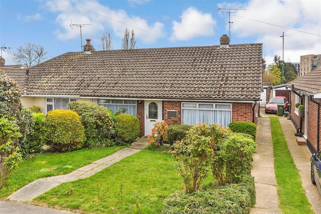 3 bedrooms Bungalow in Essex, United Kingdom No. 4063