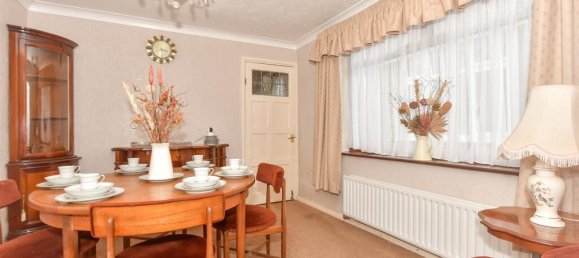 3 bedrooms Bungalow in Essex, United Kingdom No. 4063 3