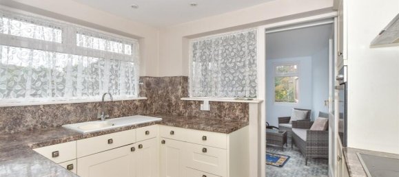 3 bedrooms Bungalow in Essex, United Kingdom No. 4063 2