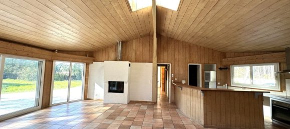 4 bedrooms House in Sainte-Helene, France No. 96659 6