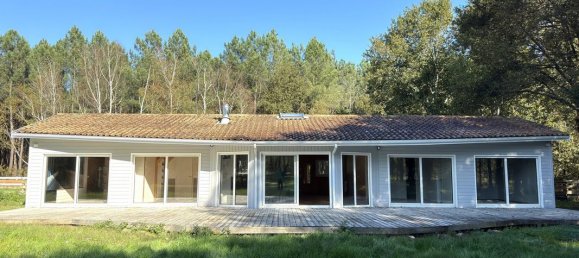 4 bedrooms House in Sainte-Helene, France No. 96659 5