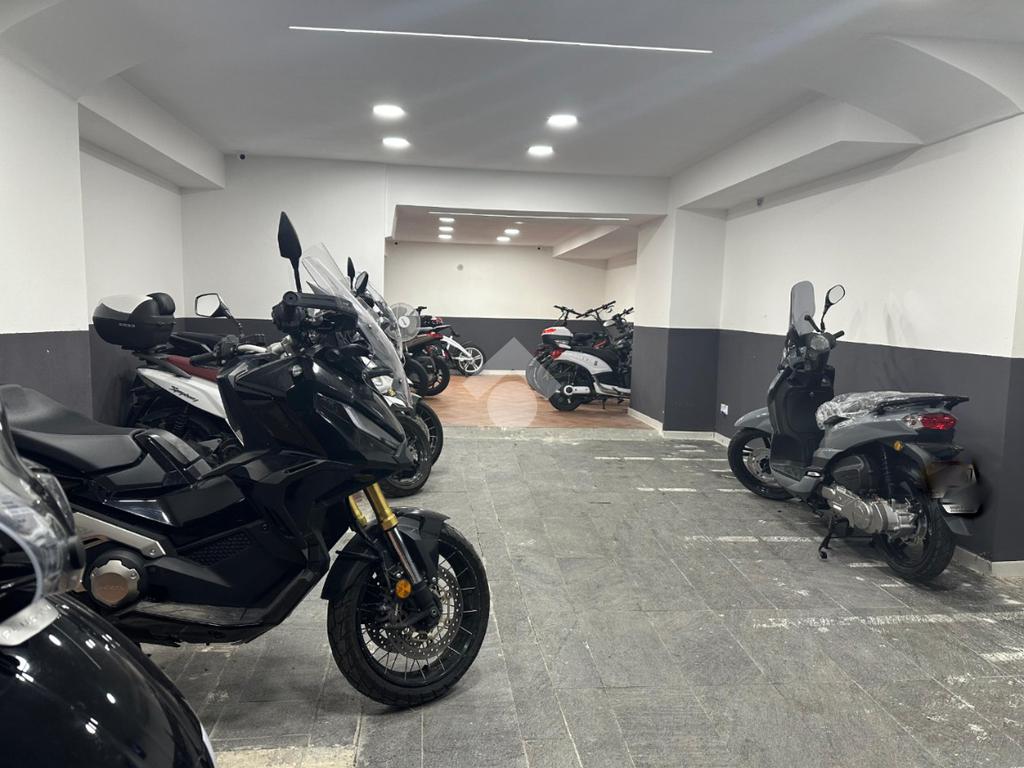2-Zimmer Garage in Naples, Italy, Nr. 346148