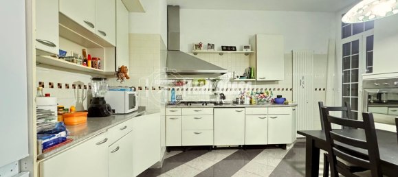 9 bedrooms Apartment in Genoa, Italy No. 316030 25