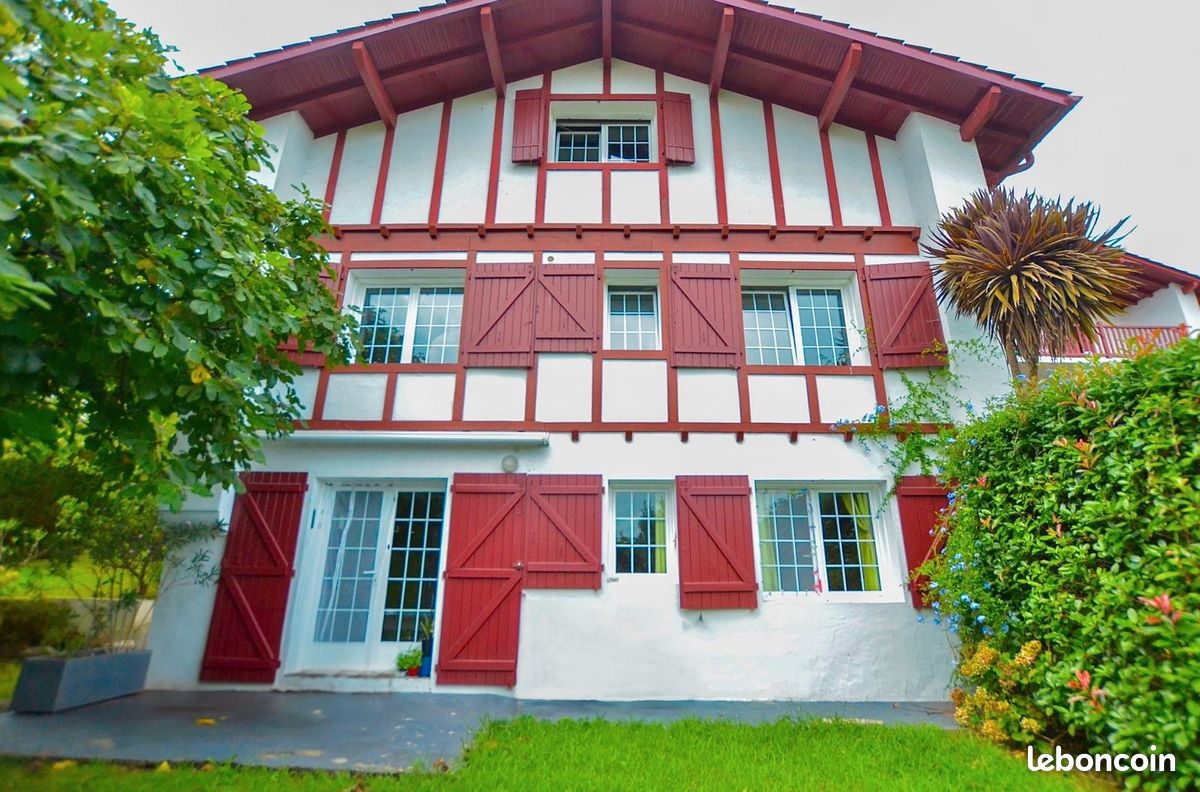 5 bedrooms House in Urrugne, France No. 319586