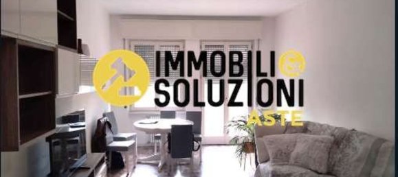 5 rooms Apartment in Bergamo, Italy No. 3444 9