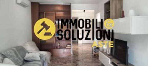 5 rooms Apartment in Bergamo, Italy No. 3444 11