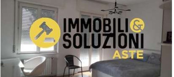 5 rooms Apartment in Bergamo, Italy No. 3444 14