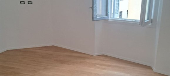Apartamento T2 em Milan, Italy N.º 357789 10