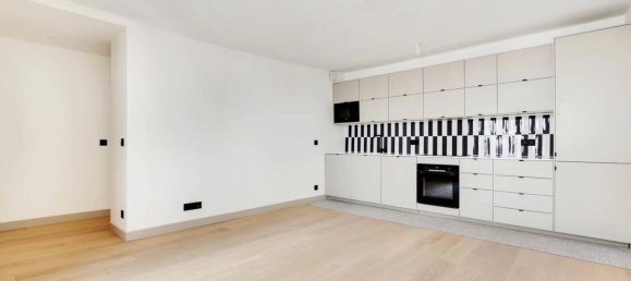 2 bedrooms Apartment in Paris, France No. 149112 3