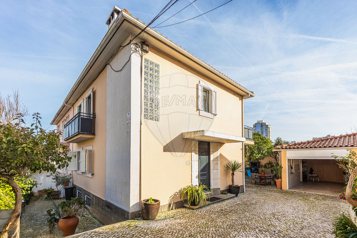 5 bedrooms House in Lisbon, Portugal No. 45719