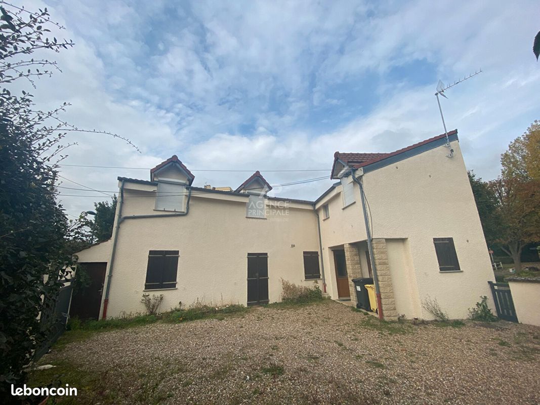 Studio in Pontoise, France No. 177284