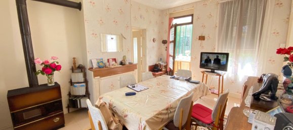 Villa de 2 dormitorios en Tricot, France No. 228246 3