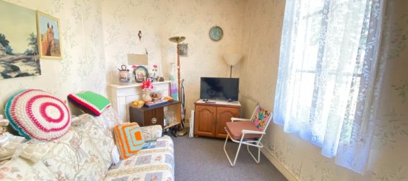 Villa de 2 dormitorios en Tricot, France No. 228246 5