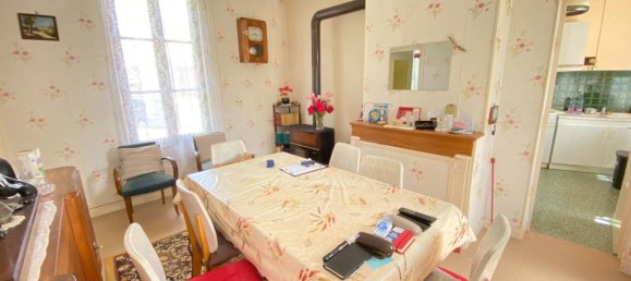 Villa de 2 dormitorios en Tricot, France No. 228246 4