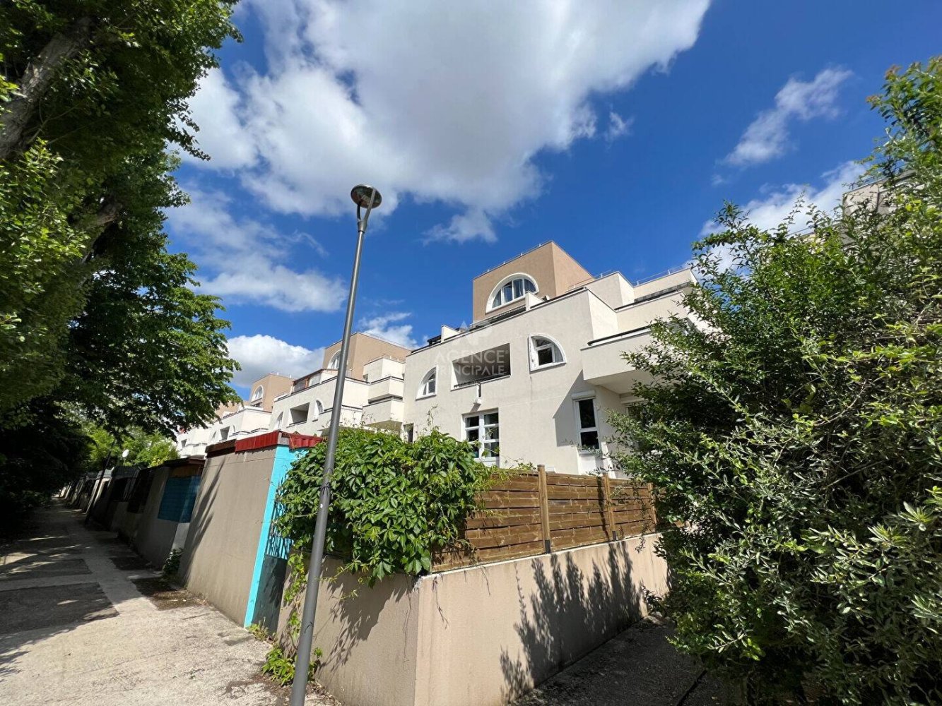 Дуплекс с 3 спальнями в Сержи, Франция № 149675