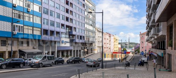 2 bedrooms Apartment in Lisbon, Portugal No. 9723 24