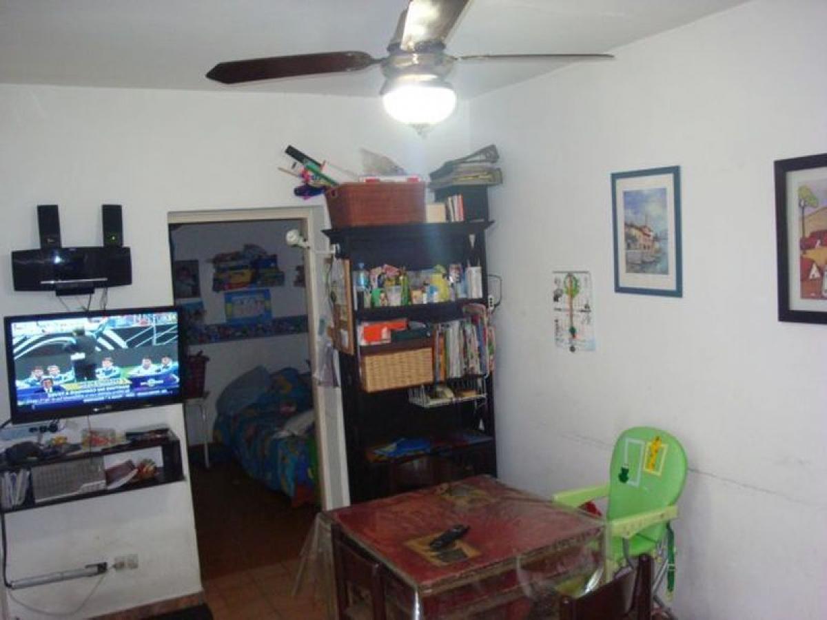 2 bedrooms House in Avellaneda, Argentina No. 84145