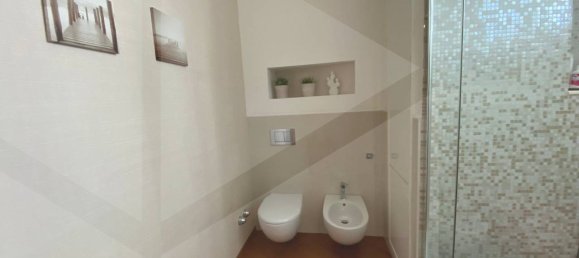 Квартира с 3 комнатами в Бари, Италия № 33877 4