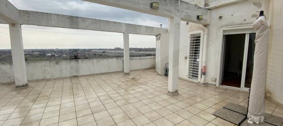 Квартира с 3 комнатами в Бари, Италия № 33877 13