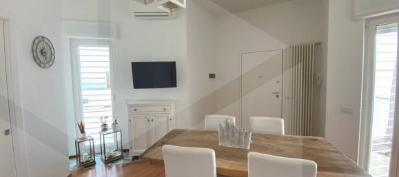 Квартира с 3 комнатами в Бари, Италия № 33877 6