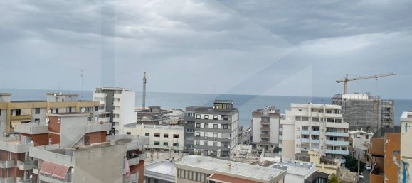 Квартира с 3 комнатами в Бари, Италия № 33877 12