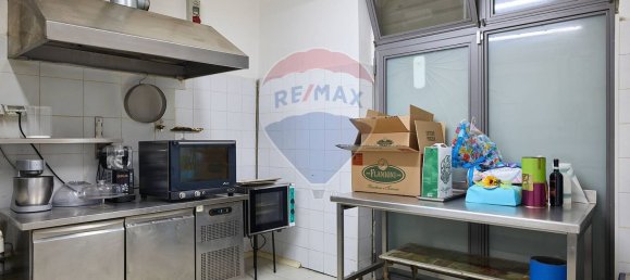 71m² Commercial property in Rome, Italy No. 107746 15