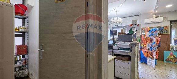 71m² Commercial property in Rome, Italy No. 107746 12