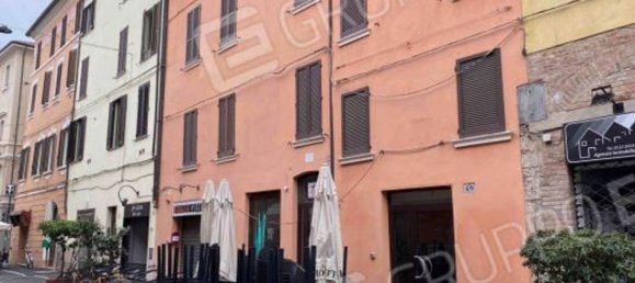 3 rooms Apartment in Ferrara, Italy No. 25077 2