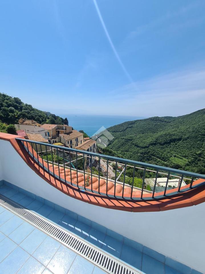 Apartamento de 3 habitaciónes en Vietri sul Mare, Italy No. 238125