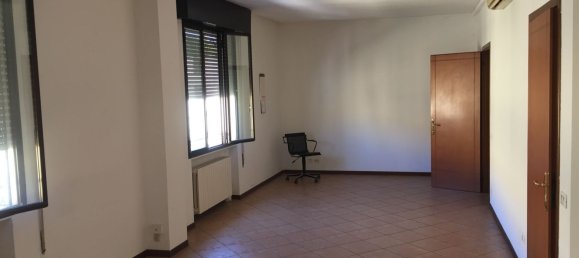 3 rooms Apartment in Padua, Italy No. 261490 2