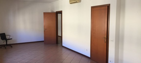 3 rooms Apartment in Padua, Italy No. 261490 3