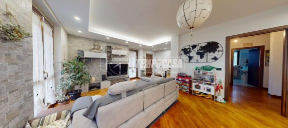 5 rooms House in Volpiano, Italy No. 72271 4