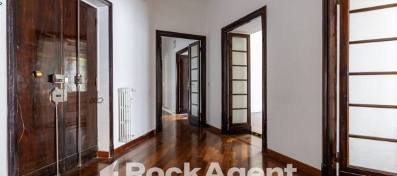 6 bedrooms Villa in Rome, Italy No. 334925 3