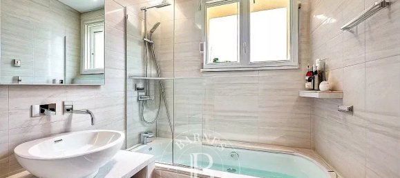 3 bedrooms Apartment in Versailles, France No. 181668 11